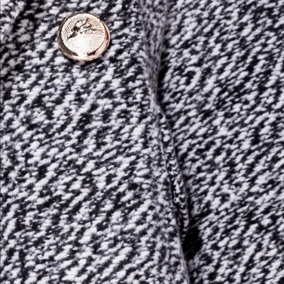 *New* Edge to Edge Blazer - Picture 6 of 8